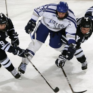 【足彩网官网】艾顿誓言填补内线真空，东部詹姆斯引领团队决胜