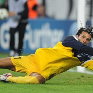 足彩网平台-海港队主力迈斯托罗维奇左膝十字韧带断裂 将休战6至8个月