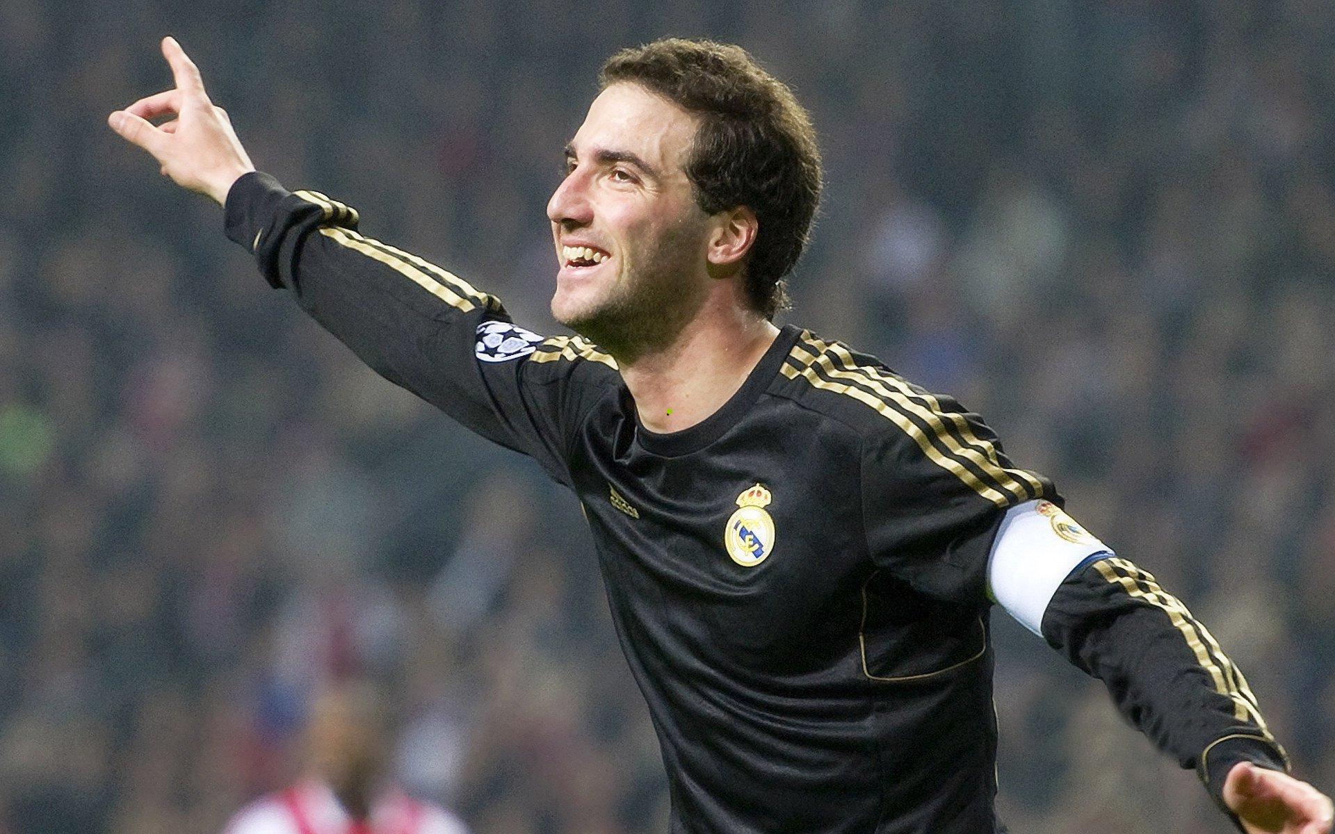 匠心重铸,揭秘曼联传奇球衣背后字母的精密修复过程